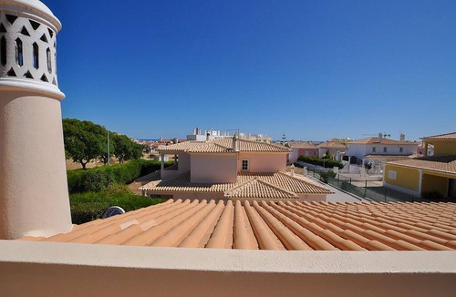 Montechoro Villa | Villa Tulipa | 4 Bedrooms | Private Swimming Pool | Albufeira