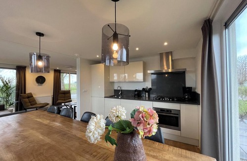 Oost-Graftdijk House | Villa with 5 bedrooms and 2 bathrooms