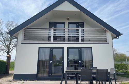 Oost-Graftdijk House | Villa with 5 bedrooms and 2 bathrooms