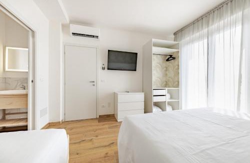 Marano Villa | Villa with 5 Bedrooms and 5 Bathrooms Wi-Fi & Private Parking - P r a t u r e c c i Group