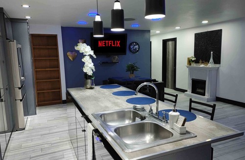 Cervera Kiriakides House | Villas Beach House(next to the main Blvd. walking distance to the beach & A/C)
