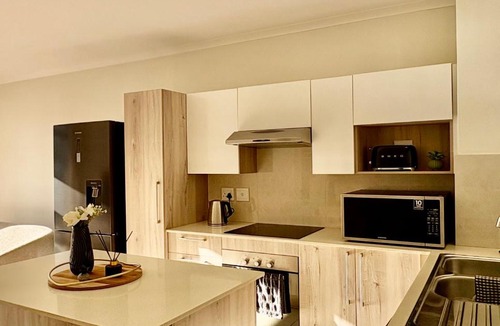 Randpark Ridge Apartment | Vint-Modern Residence