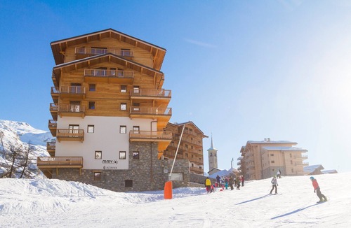 Les Boisses Condo | Vos Prochaines Vacances de Ski | Chambre Confortable avec une Cheminée + Parfait pour les Skieurs