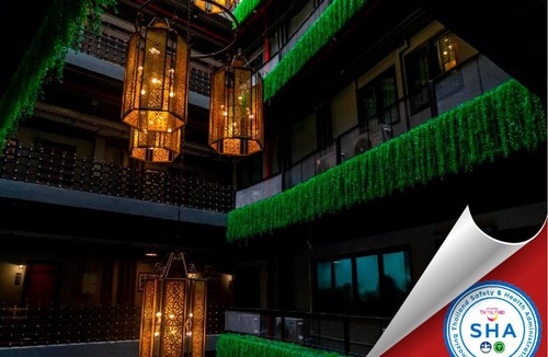 Pom Prap Hotel | W22 by Burasari