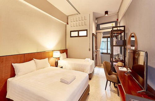 Pom Prap Hotel | W22 by Burasari