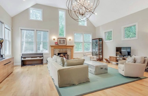 Wainscott Woods House | Wainscott Gem Large, Modern Home great for families - 1 mile to ocean/easy bike