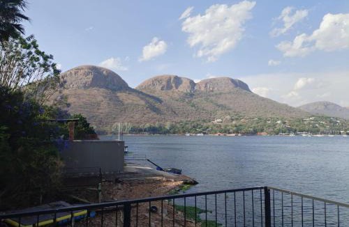 Kosmos House | Wakanda on Hartbeespoort Dam