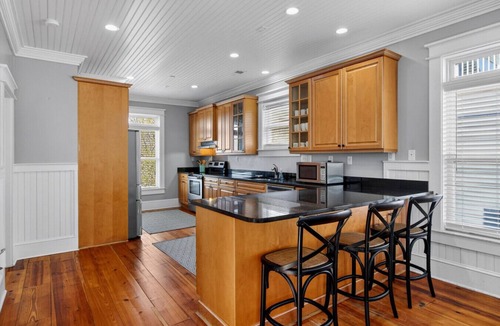 Isle of Palms House | Walk to Beach + Bars | Sleeps Big Groups