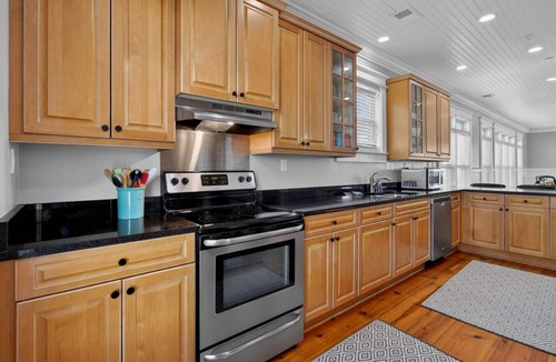 Isle of Palms House | Walk to Beach + Bars | Sleeps Big Groups