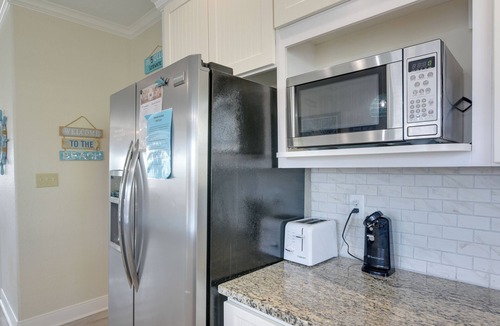 Crystal Beach Cottage | Walk to Beach: Coastal Gem in Bolivar Peninsula!