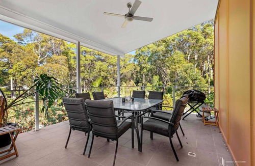 Lilli Pilli House | Walk-to-Beach Home with Bush Views|Carramar Dream
