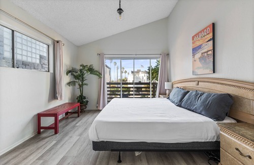 Silver Strand Apartment | Walk-to-Beach Stay w/Pool Table & Bikes