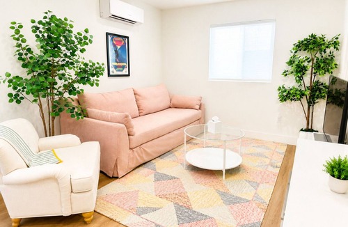 Silver Strand House | Walk To Beach, Surfing, Mins 2 Restaurants & Shops