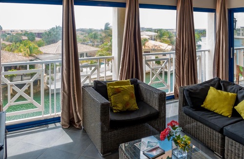 Kralendijk Apartment | Walk to Beaches and Restaurants, spacious breezy apartment w/ screened-in porch
