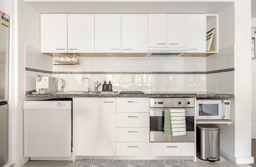 Perth Central Business District Apartment | Walk to Elizabeth Quay | Pool & Parking