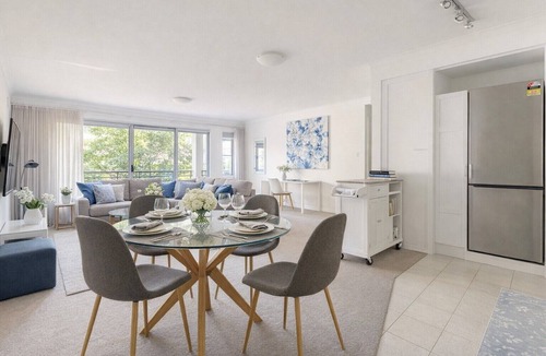 Perth Central Business District Apartment | Walk to Elizabeth Quay | Pool & Parking