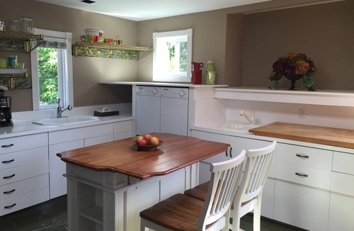 Napa House | Walk to Everything - 2 bedroom, 2 bath + garage