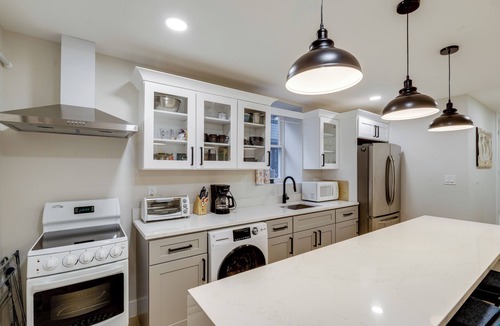 Silver Spring Apartment | Walk to Metro & Downtown! Cozy Silver Spring Apt