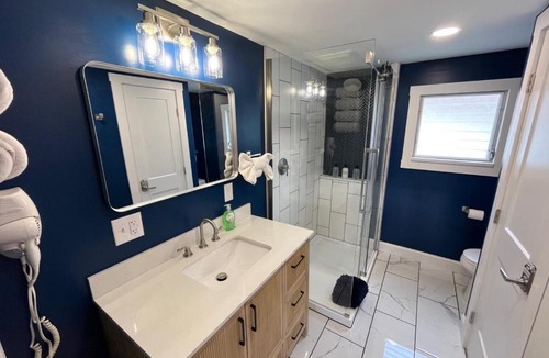 White Mills House | Wally’s Matchbox |New|Hot Tub|Fire Pit|Close 2 All