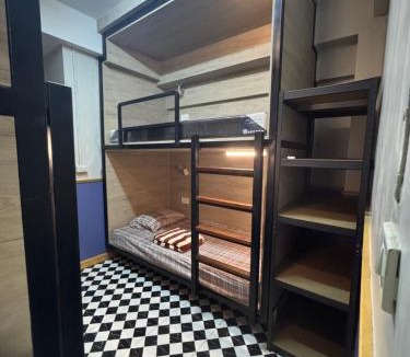 Wang Burapha Phirom Hostel | WannaB Hostel
