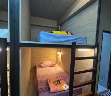 Wang Burapha Phirom Hostel | WannaB Hostel