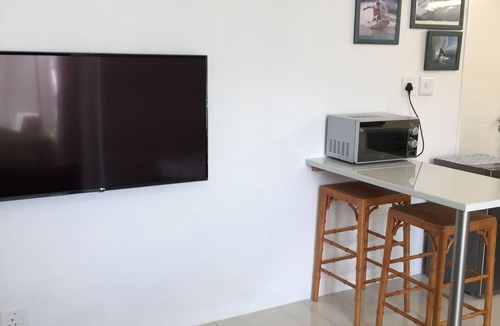 Kommetjie Apartment | Warm and Cosy Studio. A stone's throw from the beach.