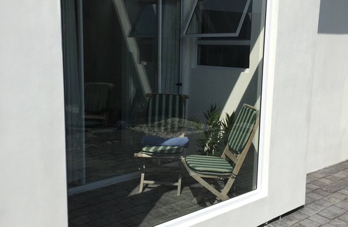Kommetjie Apartment | Warm and Cosy Studio. A stone's throw from the beach.