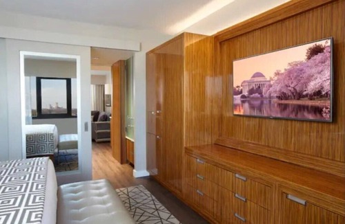 West End Resort | Washington DC | Couples DC Getaway | Gym + Downtown Stay