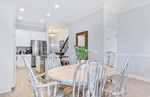 Waters Edge House | Water's Edge 115 - Folly Kai - Charming Riverside Home - Pool & Fishing Dock