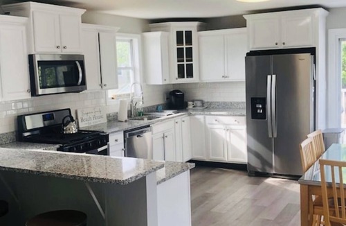 Villas House | Water Views - 2 Min Walk to Beach - Custom Beach House