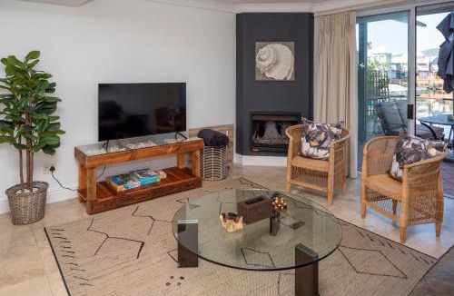 Waterfront House | WATERFRONT Charming 3BR home with mooring -Central