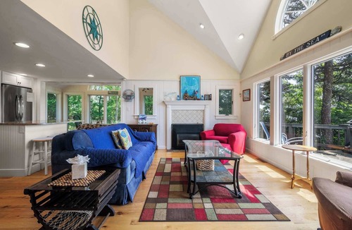 South Dennis House | Waterfront on Follins Pond!