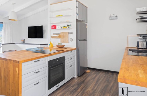 Malua Bay House | Waterfront Pet-Friendly Home - Oceanview Cottage