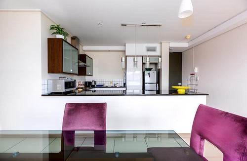 Century City Apartment | Waterside Serenity I Stylish 2BR at The Manhattan