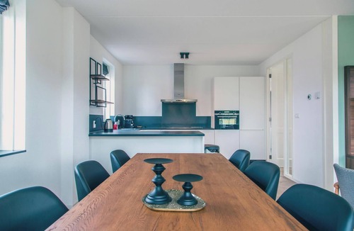 Medemblik House | Watervilla with jacuzzi for 6 persons