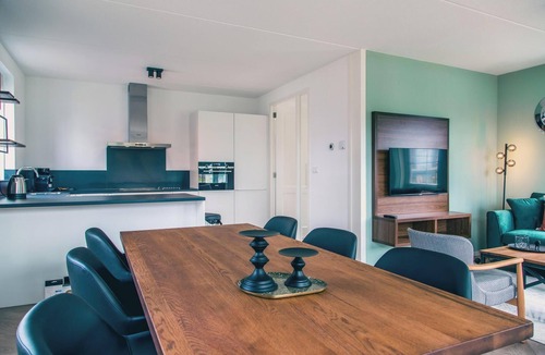Medemblik House | Watervilla with jacuzzi for 6 persons