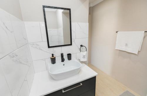 Muizenberg House | Wave Inn Guesthouse
