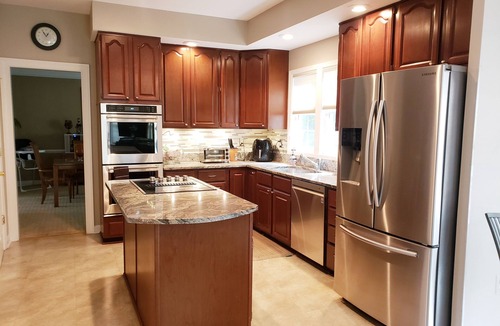North Potomac House | Welcome to Quince Orchard Knolls, North Potomac. Your home away from home!