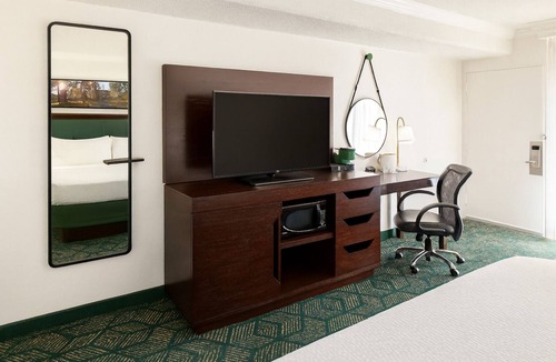 Athens Hotel | Welcoming Athenian Charm with Three Family-Ready Spacious Rooms! Seasonal Pool!