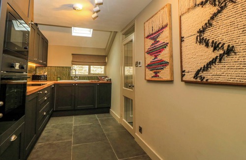 Charlbury Cottage | WELL COTTAGE, pet friendly, character holiday cottage in Charlbury