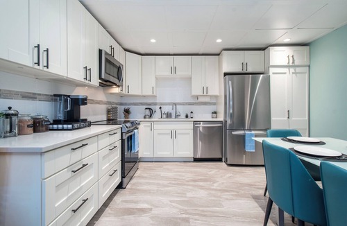 North Vancouver House | West Coast 3 Bedroom Garden Suite