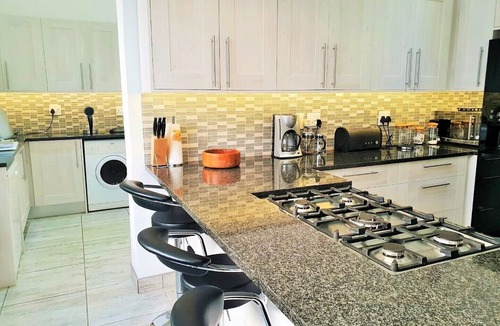Gordons Bay Central House | Westbank Private Beach Villa - 4 bedroom with Private Pool Right on the water!