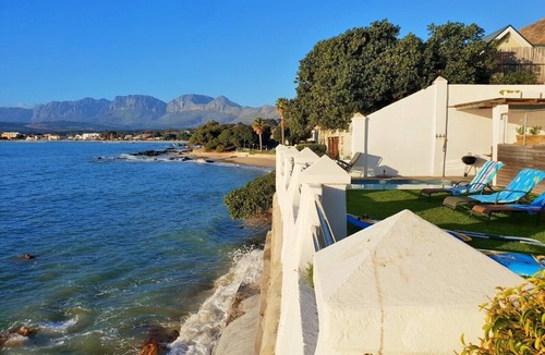 Gordons Bay Central House | Westbank Private Beach Villa - 4 bedroom with Private Pool Right on the water!
