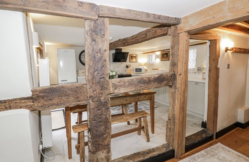 Welford on Avon Cottage | WESTON COTTAGE, pet friendly, with hot tub in Welford-On-Avon