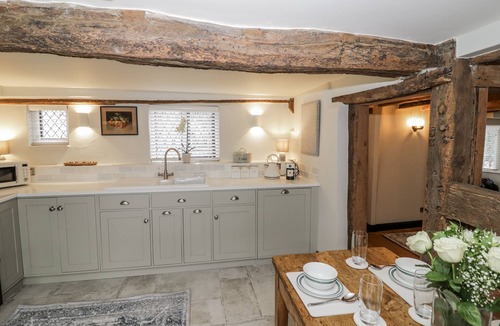 Welford on Avon Cottage | WESTON COTTAGE, pet friendly, with hot tub in Welford-On-Avon