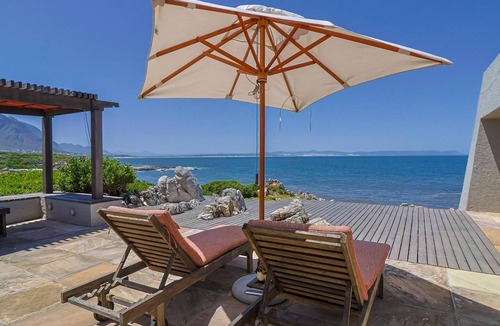 Eastcliff Apartment | Whale Haven Villa | Oceanfront bliss with pool | Whale watching