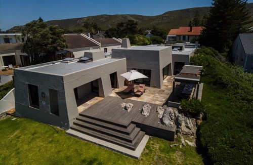 Eastcliff Apartment | Whale Haven Villa | Oceanfront bliss with pool | Whale watching