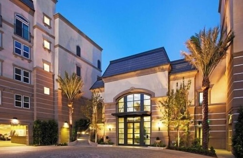 Airport Area Apartment | Wheelchair Access 1BR | Pet-friendly, Gym & Fireplace!