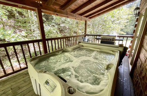Townsend Cabin | Whisper Creek 2 Bedroom Cabin by RedAwning
