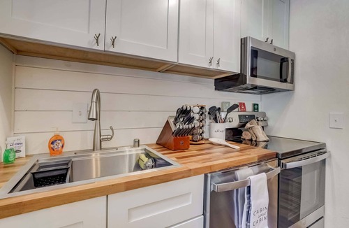 North Upper Truckee House | Whispering Pines Cabin - Family and pet friendly abode